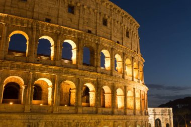 Kolezyum Roma, İtalya. Antik Roma Colosseum Avrupa'nın başlıca turistik konumlar biridir. 