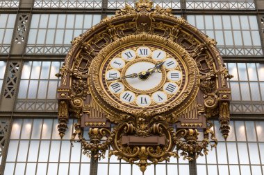 Zarif masa saati içinde Gare Muse d'Orsay, Paris, Fransa 