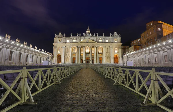 圣彼得 在意大利罗马的梵蒂冈城的视图 — 图库照片