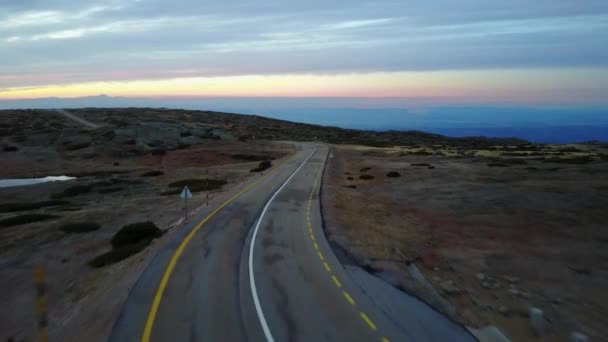 Serra Estrela Portekiz Dağların Üzerinden Uçan Dronun Görkemli Görünümü — Stok video