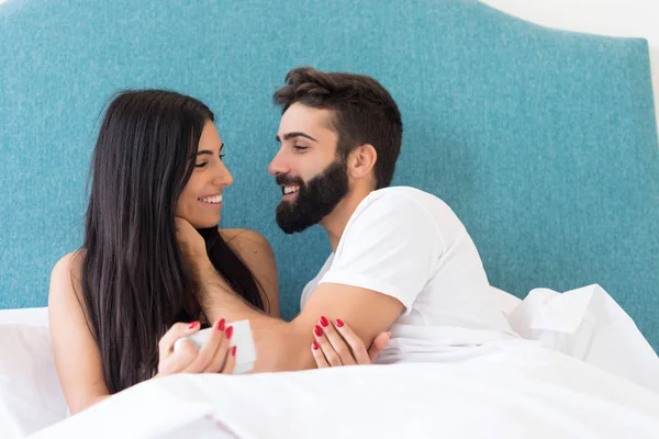 Una Bella Giovane Coppia Appassionata Letto — Foto Stock