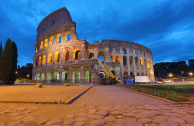Kolezyum Roma, İtalya. Antik Roma Colosseum Avrupa'nın başlıca turistik konumlar biridir. 