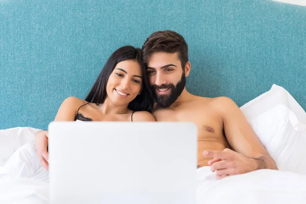 Happy Couple Watching Movie Bed — Stock Photo, Image
