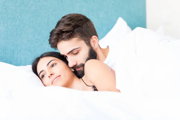 Joven Pareja Deprimida Cama Concepto Problemas Diurnos — Foto de Stock