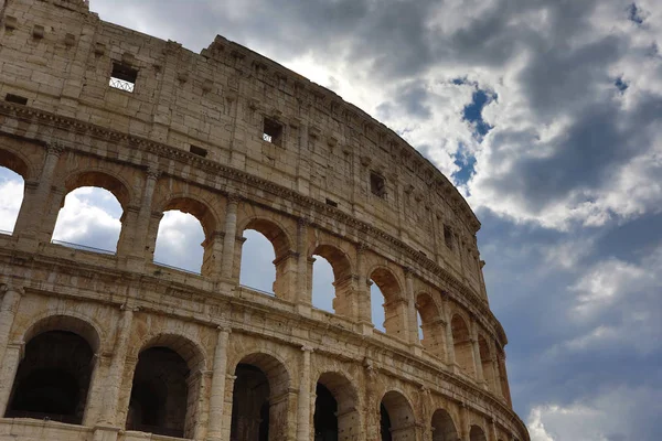 Roma 'da kolezyum, İtalya. — Stok fotoğraf