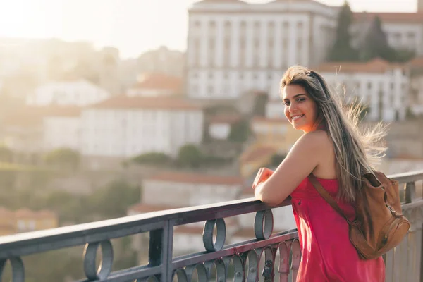 Young Woman Tourist Enjoying Beautiful Landscape View Old Town River — Stock Photo, Image