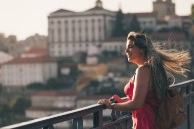Genç Porto şehrinin tadını çıkarıyor - Portekiz