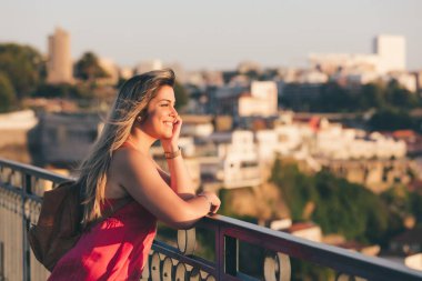 Genç Porto şehrinin tadını çıkarıyor - Portekiz