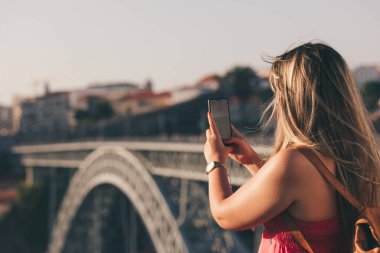 Genç Porto şehrinin tadını çıkarıyor - Portekiz