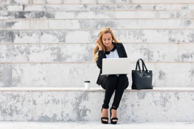 E-postamı kontrol edeyim.