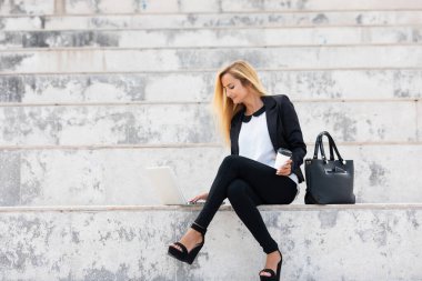 E-postamı kontrol edeyim.