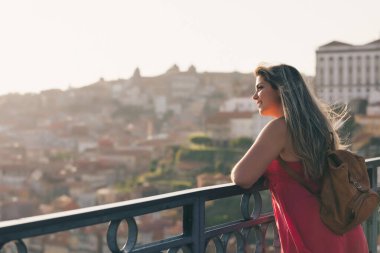 Genç Porto şehrinin tadını çıkarıyor - Portekiz