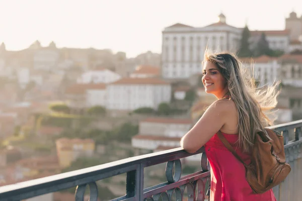 Young enjoying the city of Porto - Portugal — Stock Photo, Image