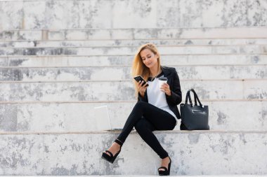 E-postamı kontrol edeyim.