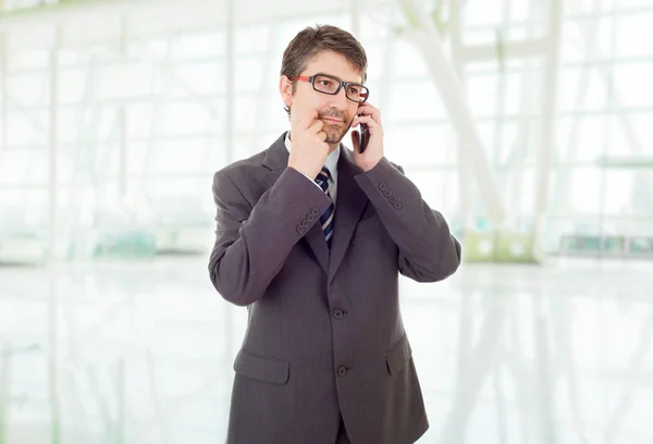 Hombre Negocios Feliz Teléfono Oficina —  Fotos de Stock