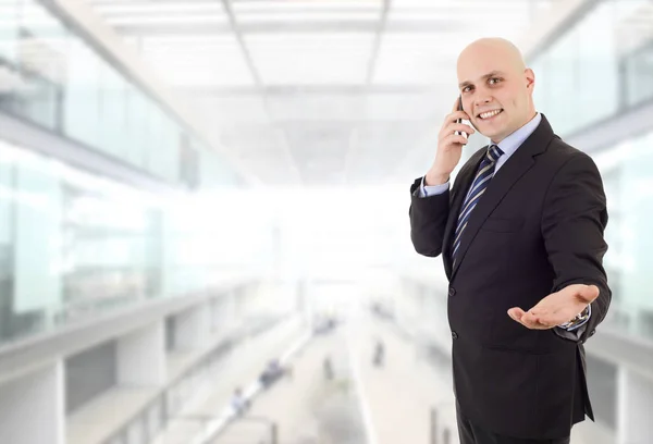 Boldog Üzletember Telefonban Irodában — Stock Fotó