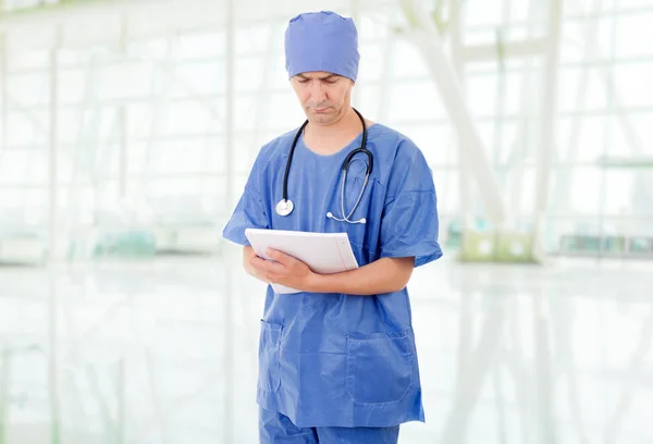 Doctor Thinking His Notes Hospital — Stock Photo, Image