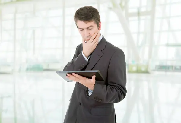 Young Businessman Tablet Office — Stock Photo, Image