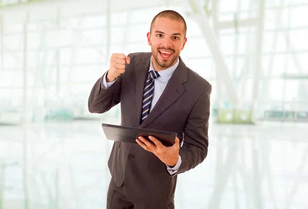 Geschäftsmann Mit Touchpad Des Tablet Pcs Büro — Stockfoto