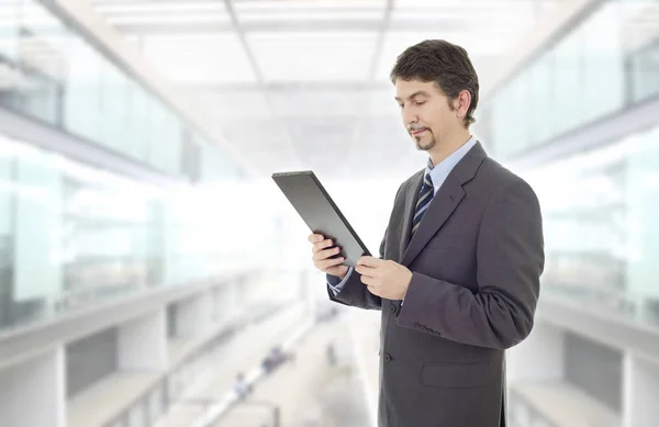 Geschäftsmann Mit Touchpad Des Tablet Pcs Büro — Stockfoto