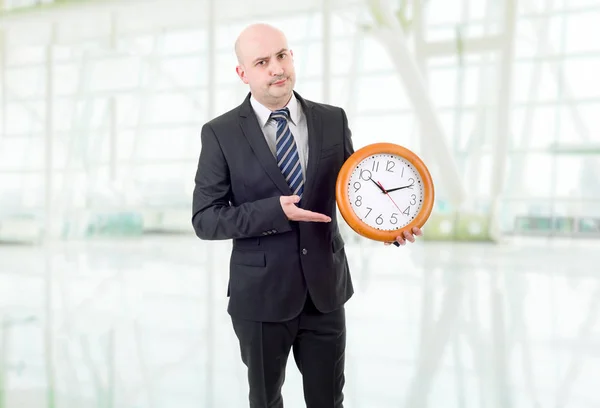 Irrer Geschäftsmann Mit Uhr Büro — Stockfoto
