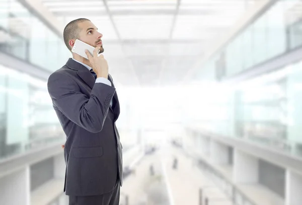 Homem Negócios Preocupado Telefone Escritório — Fotografia de Stock