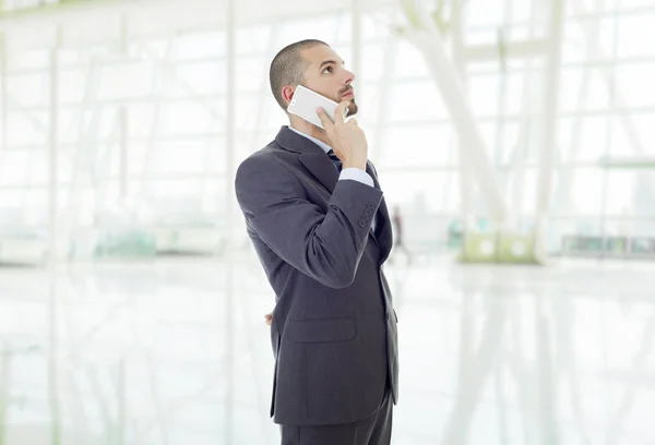 Ustaraný Obchodník Telefonu Kanceláři — Stock fotografie