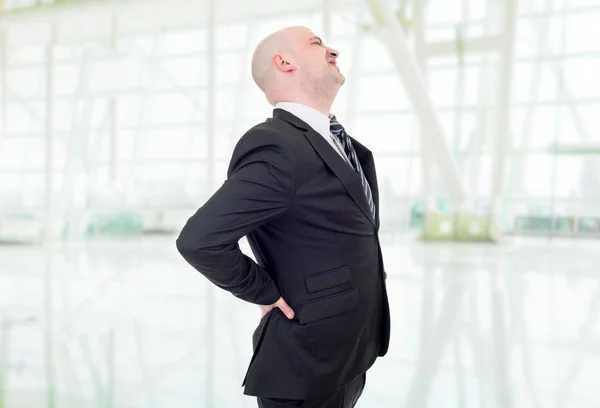 Jeune Homme Affaires Avec Une Forte Douleur Dos Bureau — Photo