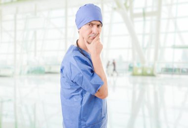 hastanede doktor düşünme