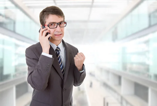 Gelukkige Business Man Wint Aan Telefoon Kantoor — Stockfoto