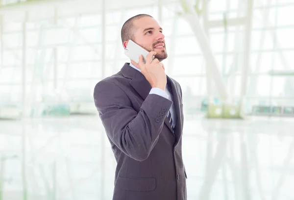 Gelukkige Zakenman Aan Telefoon Kantoor — Stockfoto