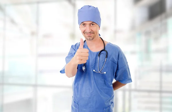 Médico Feliz Mostrando Polegares Para Cima Hospital — Fotografia de Stock