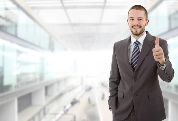 Gelukkige Zakenman Gaat Duim Omhoog Kantoor — Stockfoto