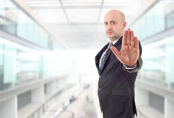 Zakelijke Man Maken Stop Met Zijn Hand Het Kantoor — Stockfoto