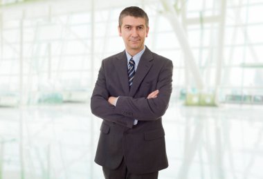 Ofisteki mutlu iş adamı portresi.