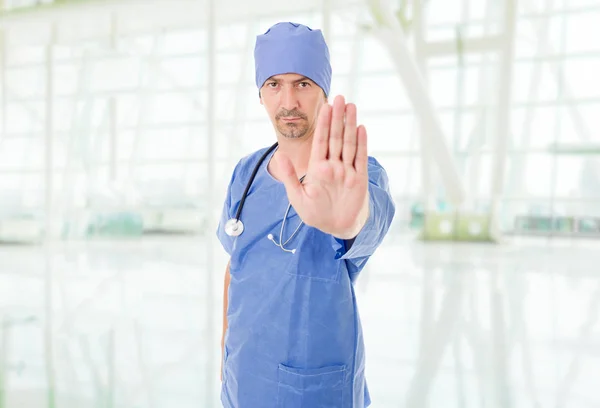 Mannelijke Arts Gaan Stoppen Met Zijn Hand Het Ziekenhuis — Stockfoto