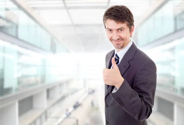 Hombre Negocios Feliz Pulgar Hacia Arriba Oficina —  Fotos de Stock