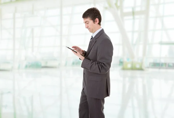 Hombre Negocios Que Usa Almohadilla Táctil Tableta Oficina — Foto de Stock