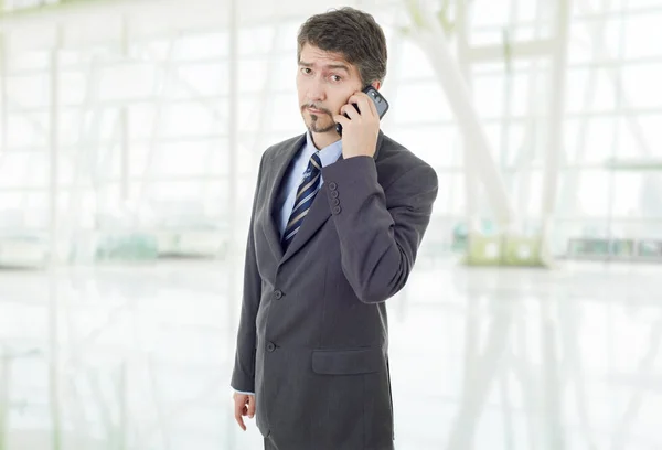 Hombre Negocios Preocupado Teléfono Oficina —  Fotos de Stock