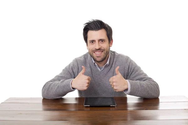 Homem Feliz Uma Mesa Com Tablet Isolado — Fotografia de Stock