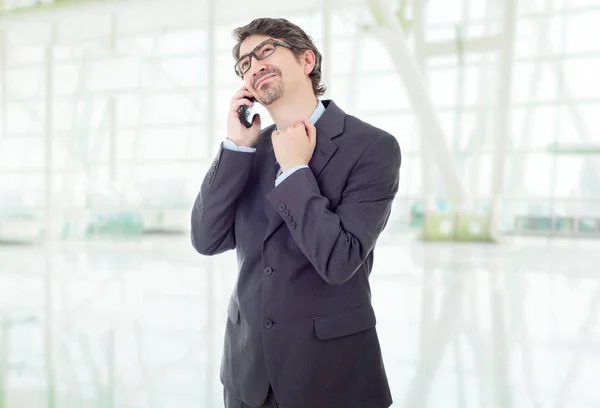 Ustaraný Obchodník Telefonu Kanceláři — Stock fotografie