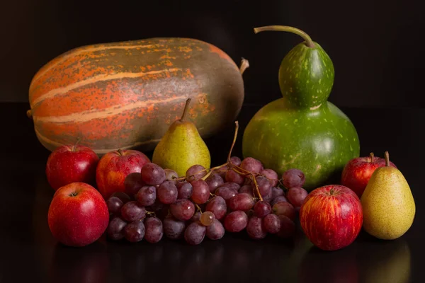Frutas Fundo Escuro Imagem Estúdio — Fotografia de Stock