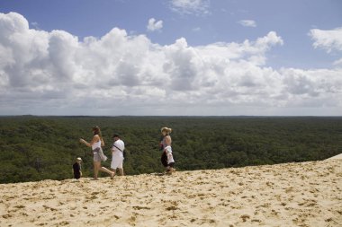 İnsanlar pile, Avrupa, pile Sur Mer, Fransa'nın en yüksek kumul ünlü dune ziyaret.