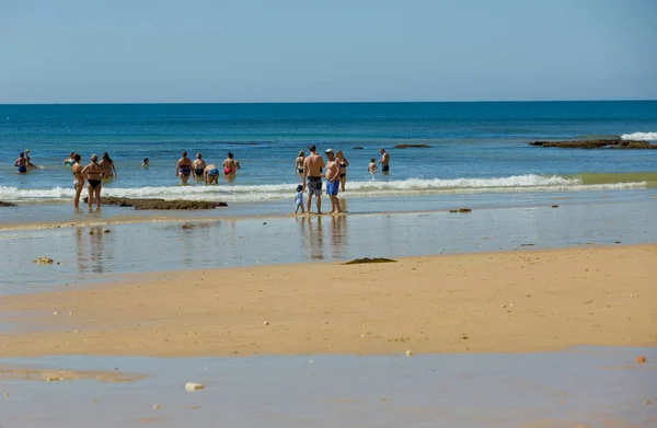 People Famous Beach Olhos Agua Albufeira Beach Part Famous Tourist — Stock Photo, Image