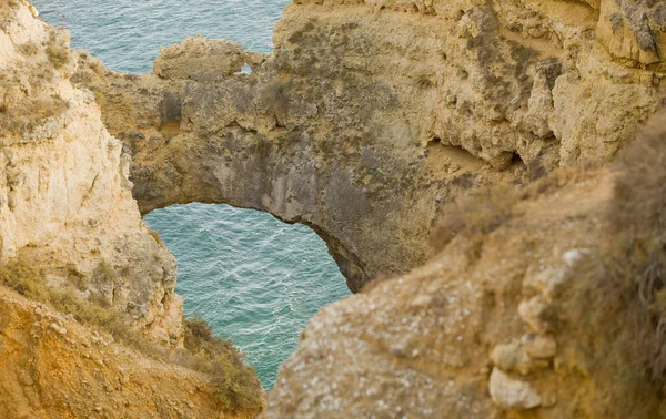 蓬大费尔南多 达洞穴在阿尔加维海岸 拉各斯 葡萄牙 — 图库照片
