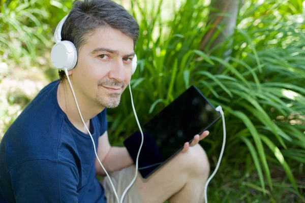 Young Man Relaxing Tablet Listening Music Headphones Park Outdoor — Stock Photo, Image