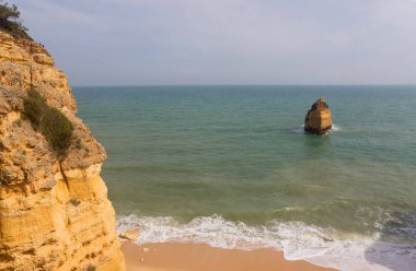 Praia da Marinha 'nın güzel plajı, Algarve, Portekiz' deki Marinha