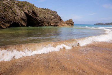 San Antolin, Llanes, Asturias, İspanya plajı.