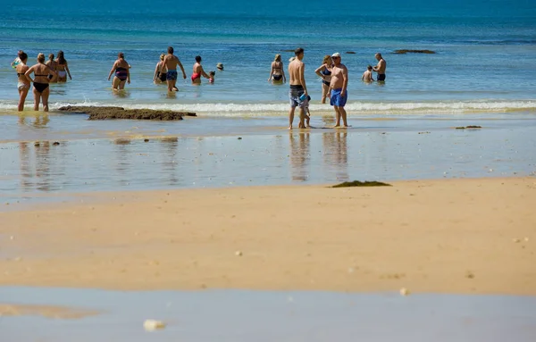 Emberek Híres Strand Olhos Agua Albufeira Strand Algarve Híres Turisztikai — Stock Fotó