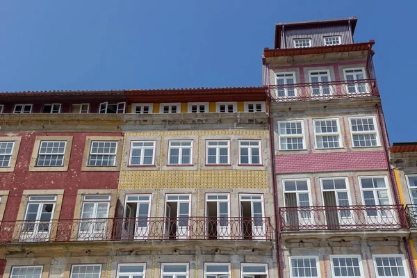 Τυπικό Πολύχρωμα Κτίρια Από Την Περιοχή Ribeira Καταστήματα Εστιατόρια Και — Φωτογραφία Αρχείου